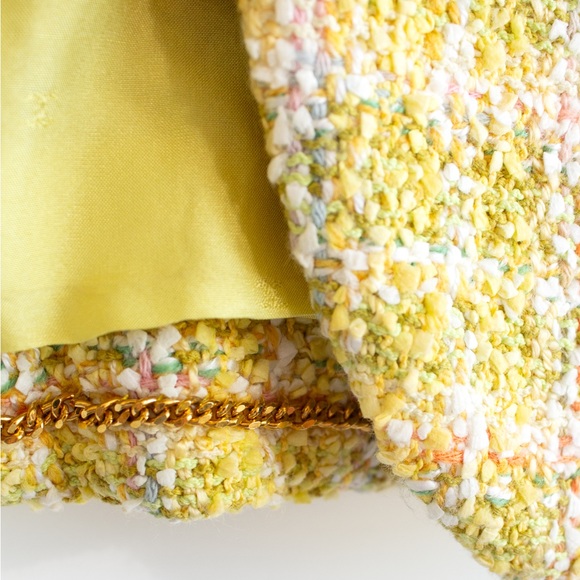 Iconic Chanel Vintage Spring/Summer 1994 Yellow Gold Tweed 94P Jacket - Picture 17 of 17